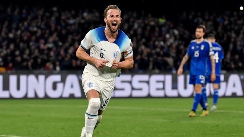 EM-Qualifikation: England besiegt Italien, Ronaldo stellt Rekord auf