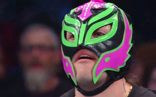 Dominik Mysterio loses to legendary 23-time champion after SmackDown goes off the air