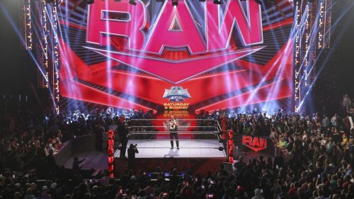 Former WWE champion announces he's returning; issues huge threat
