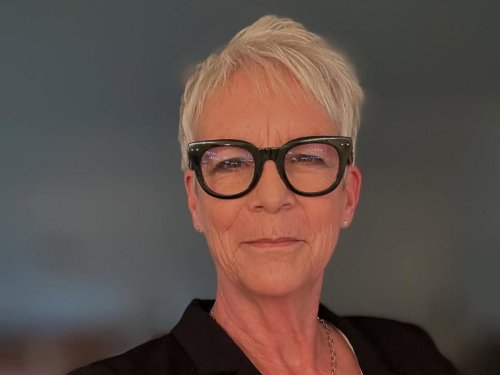 "A daring striptease" — Jamie Lee Curtis presents a category on Jeopardy! Masters