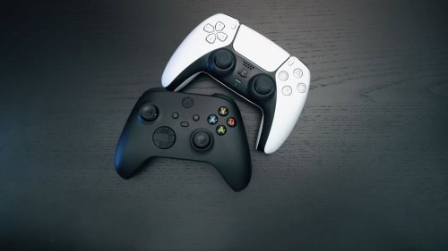 PS5 DualSense vs Xbox Gamepad: Which is the better controller for a gaming PC