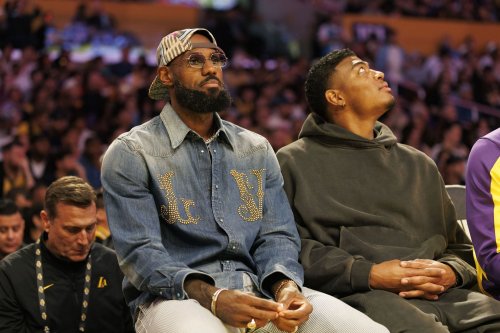 "Savannah James slept on couch that night" - NBA fans in frenzy over LeBron James sending kiss to courtside fan next to Bronny James at Lakers game