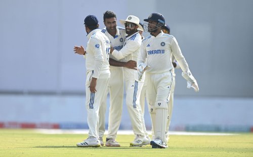 Who were Ravichandran Ashwin's 1st, 100th, 200th, 300th and 400th wickets