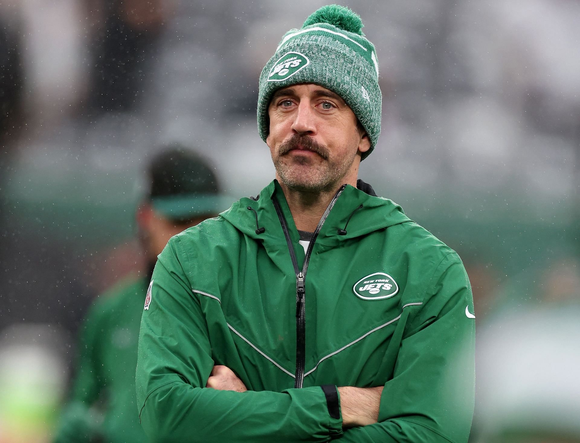 NFL fans react to Aaron Rodgers' tiring offseason workout in California: "Lmao he struggling," "Just retire big bro"
