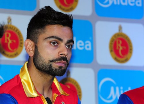 When Sunil Gavaskar asked Virat Kohli about Anushka Sharma & received a straightforward answer during a KKR vs RCB match [Watch]