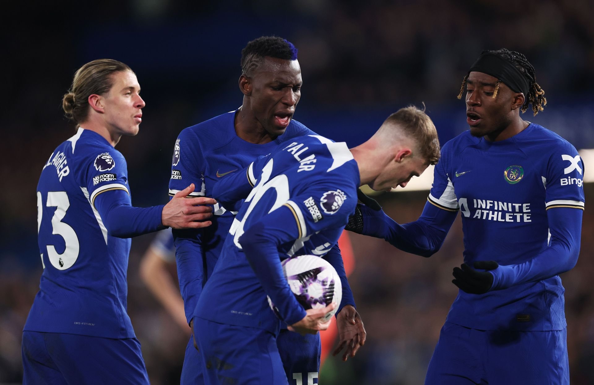 Cole Palmer involved in penalty-kick argument with Chelsea duo before scoring from spot vs Everton