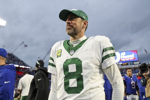 "41YO guy looking at Pacific Ocean": Rich Eisen makes feelings known on Aaron Rodgers' situation with Steelers