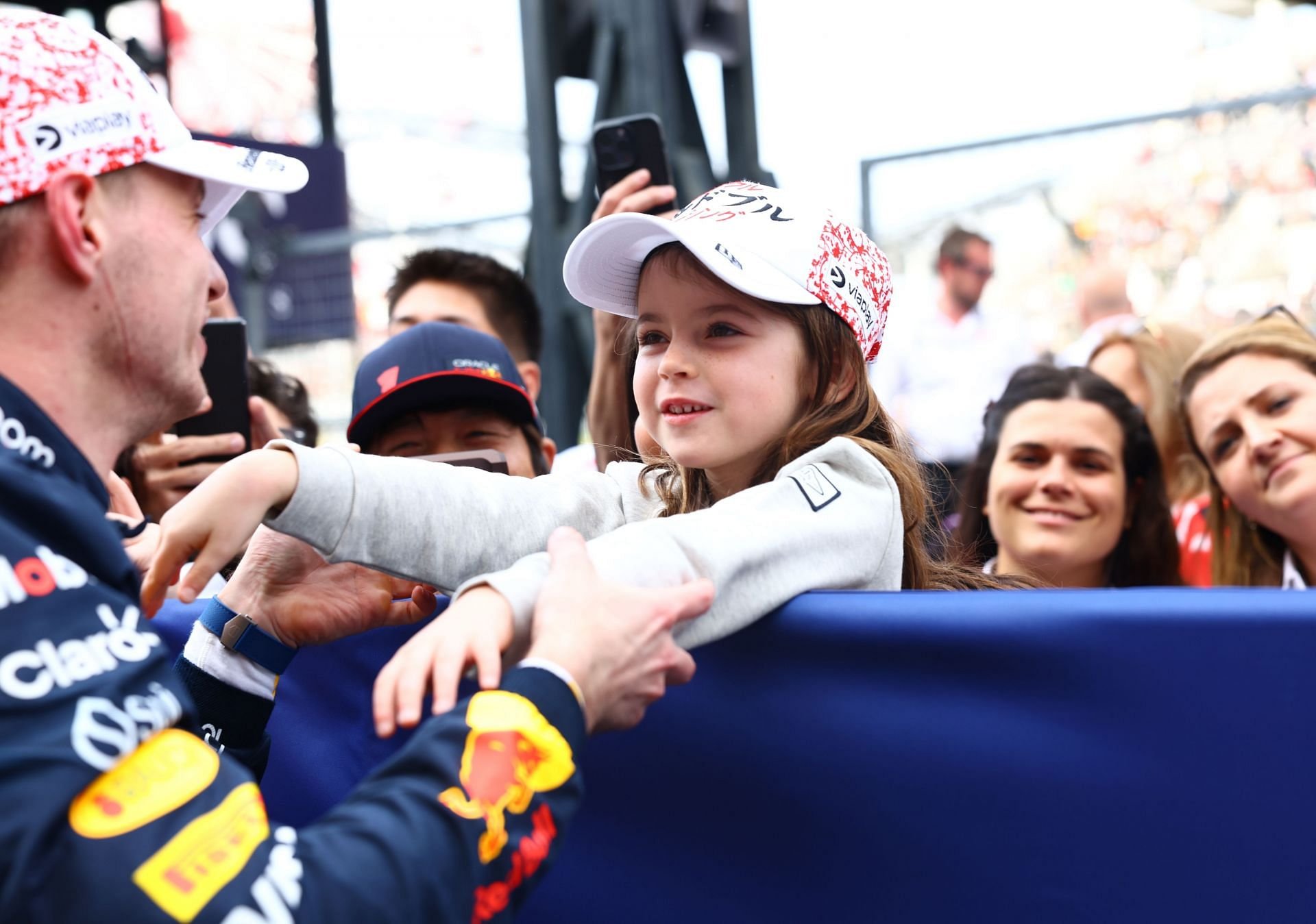 "If I want to have children in the future, it will be his fault": Fans fawn over Max Verstappen's chemistry with Penelope Kvyat in F1 Japanese GP