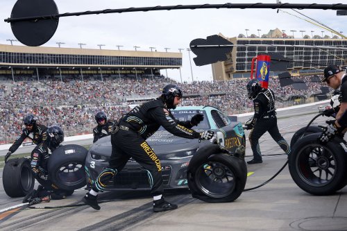 How much does a NASCAR fuel guy make? Exploring pit crew personnel’s salary