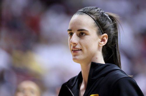 “The absolute worst attitude” - College hoops world subtly roasts $3.1 million NIL-valued Caitlin Clark for calling “technical” against Ohio State