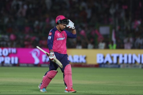 “Usko saal ke 30 bat mil rahe hai” - LSG youngsters try to take Vaibhav Sooryavanshi’s bat after IPL 2025 debut vs RR [Watch]