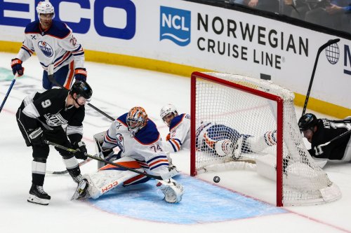 Oilers' Connor McDavid, Kris Knoblauch give their opinions on heavily scrutinized goalie Stuart Skinner after Game 1 loss