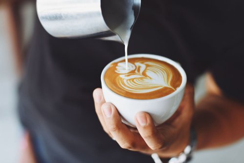 What are benefits of drinking coffee with milk?