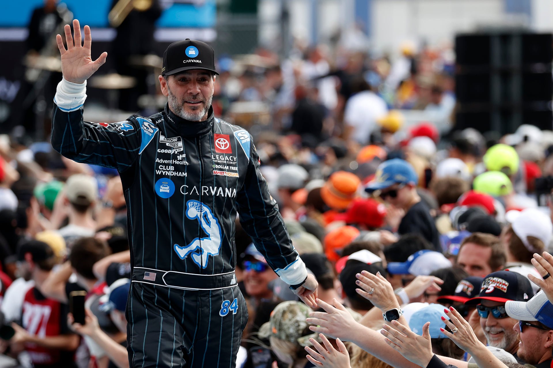 “Someone exits motorhome, shuts the door”: Jimmie Johnson shares last-minute firesuit scramble amid rain-delayed Daytona 500
