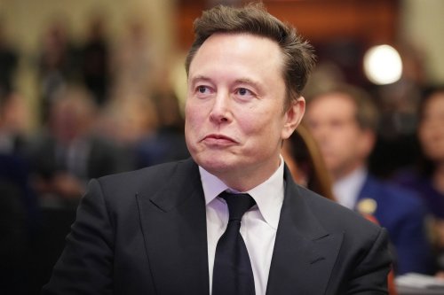 “Your hairdresser doesn’t love you”- Internet in stitches as Elon Musk jokes about reviving his old haircut