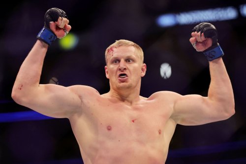 Top-ranked UFC heavyweight confesses to losing every single sparring round against Sergei Pavlovich - "After every punch, my legs were shaking"