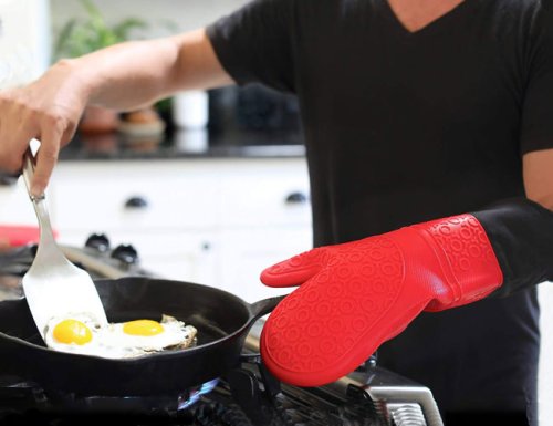 The Best Oven Mitts for Protection, According to Professional Chefs and Recipe Testers