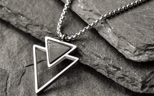 The Best Necklaces for Men That Are All 