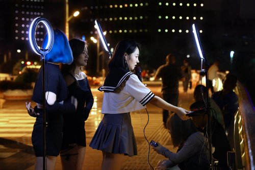 Chinese Influencers Must Now Be Qualified To Discuss Topics Like Law, Medicine & Finance Under New Regulations