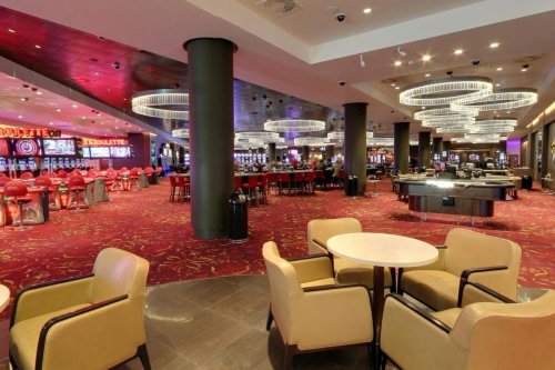 London casino cashier wins £74,000 compensation after being excluded from work drinks