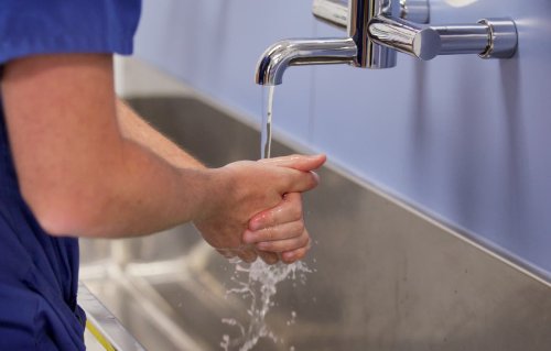 Senior doctors to be consulted on possible industrial action over pay rise offer