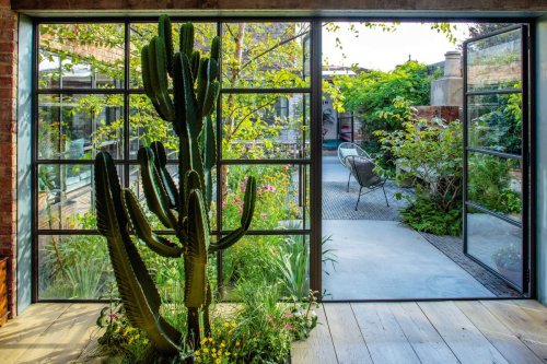 How one designer created a courtyard garden in the middle of her home