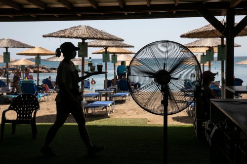 Greek bars are buzzing with double-jabbed 40-60 year olds Britons now