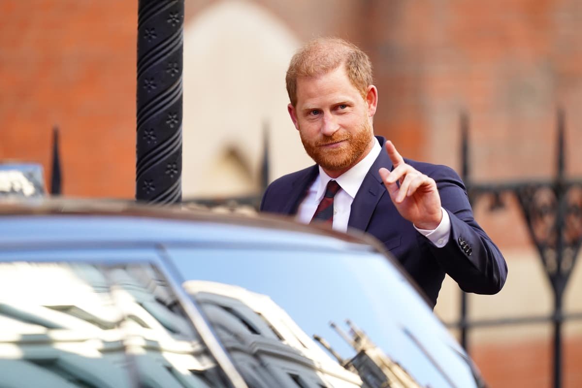 Prince Harry stuns Londoners by turning up at wrong house while looking for friend