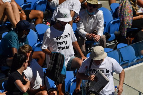 Australian Open reverses Peng Shuai t-shirts ban after backlash