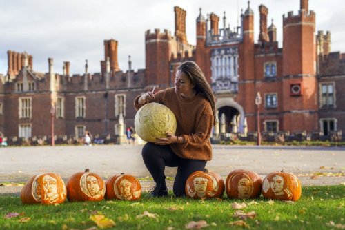 In Pictures: Henry VIII and his wives turn into pumpkins
