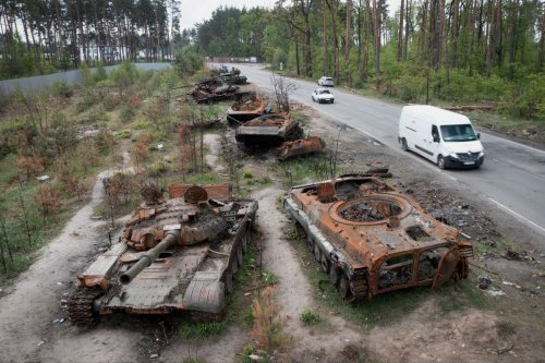 Putin sends previously mothballed tanks into Ukraine war