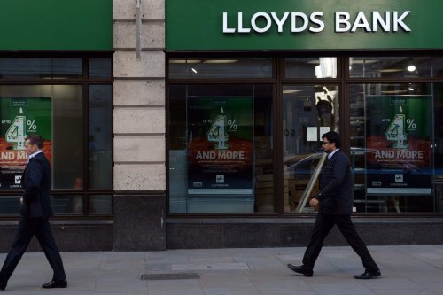 Interest Rates Crashing Lloyds Banks Expert Predicts 2 Cuts In 2025 - 2aixryw