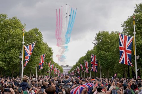 Ministers to seek British-based investment ‘first of all’ in jet replacement