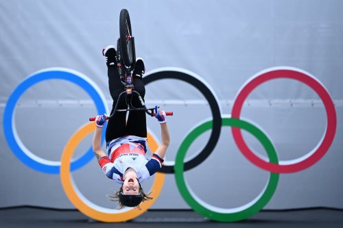 Charlotte Worthington produces new move to win Olympic gold in BMX freestyle