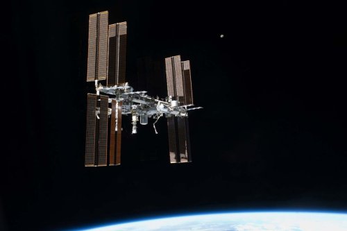 Space station air leak forces middle-of-night crew wake-up