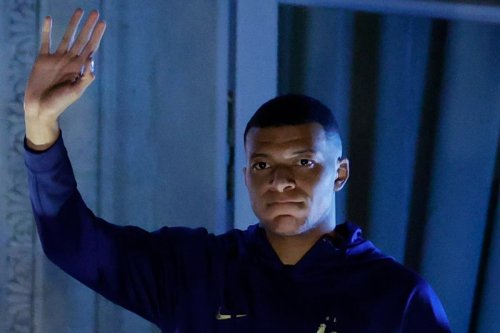 Dejected Kylian Mbappe waves to crowd as World Cup runners-up given heroes’ welcome on return to Paris
