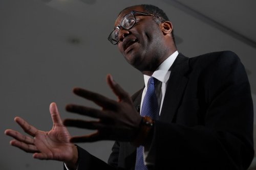 Pound and gilts rally as Kwarteng U-turns on top tax rate