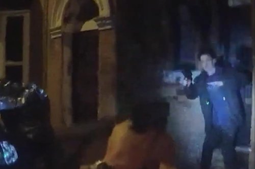 Shocking moment suspect points gun at police officer’s face