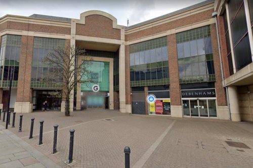 The Glades: Four police officers injured while breaking up gang of youths in Bromley shopping centre