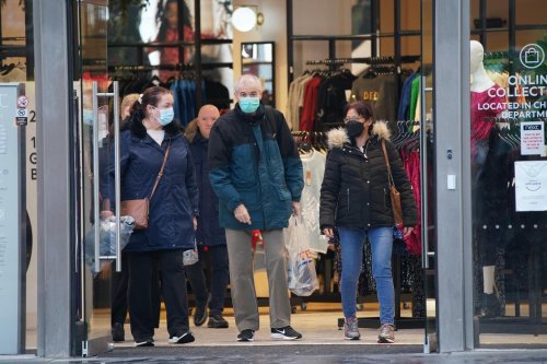 Shoppers and commuters still asked to wear masks despite law change