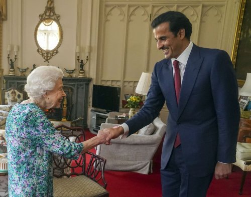 Queen meets Emir of Qatar at Windsor Castle