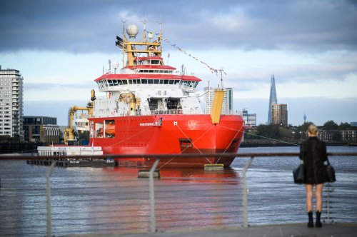Boaty McBoatface: Polar ship travels up Thames