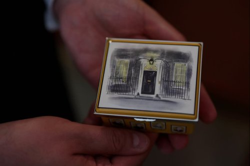 No 10 gifts a music box to the Queen for her Platinum Jubilee