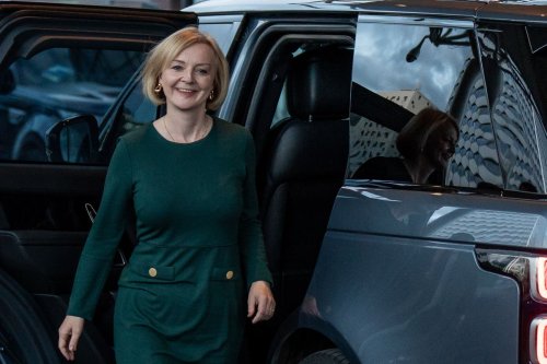 Truss tells Tory rebels ‘there is no option but to change’