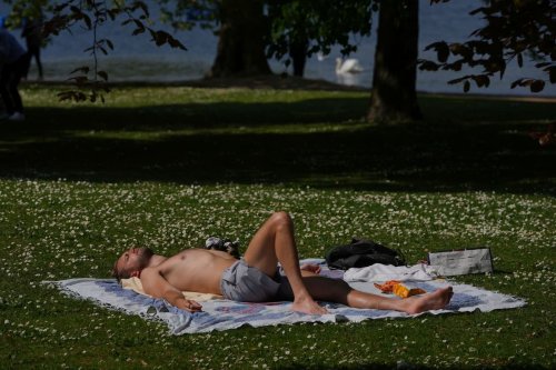 Hottest day of the year as temperatures hit 24.5C in London - and it's only going to get warmer