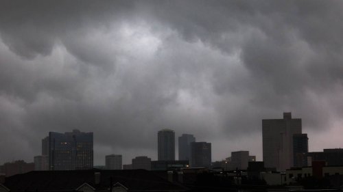 Hail, tornadoes possible in Fort Worth Wednesday; ground stop in effect at DFW, Love airports