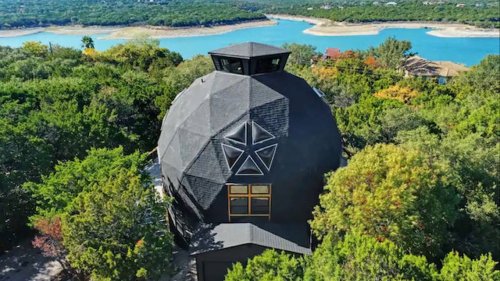It’s called ‘Black Beauty’ and among the coolest Airbnbs in Texas. Take a look