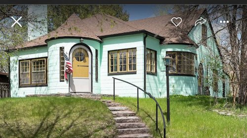Should this bungalow for sale in Minnesota ‘be in the Barbie movie?’ Take a look
