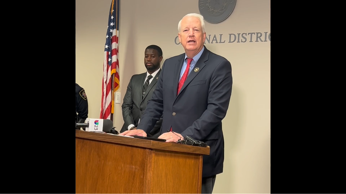 Seniors convinced to buy gold bullion bars in phone theft scheme, Tarrant DA says