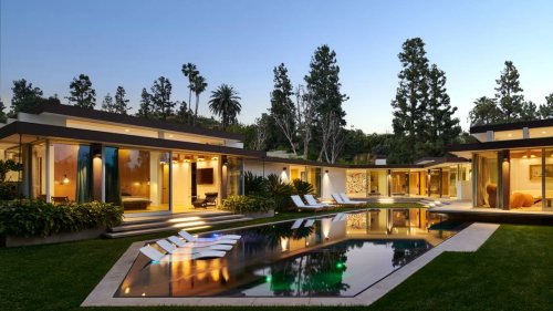 ‘Glass palace?’ Pricey mid-century modern for sale is stunning in California. See it